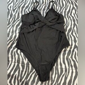 Cupshe Classic Black One-Piece Swimsuit Size Large New with Tags